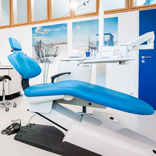 Zahnarzt-Dachau---Behandlungszimmer-in-der-Zahnarztpraxis-Dr.-Gitt-1
